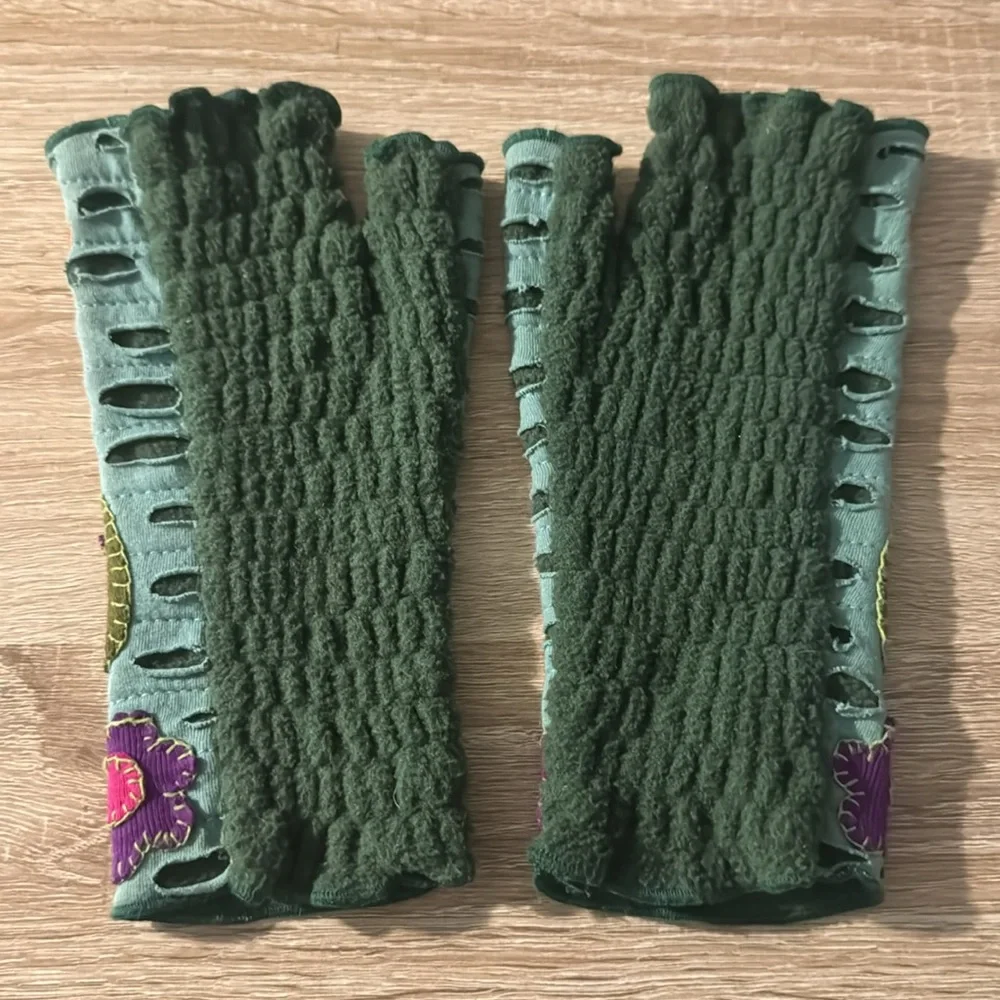 Embroidered Floral Fingerless Gloves - Green with Purple and Orange Accents - Picture 4 of 6